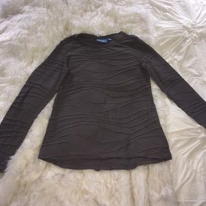 EXCELLENT DEAL!  Grey Simply Vera Top!