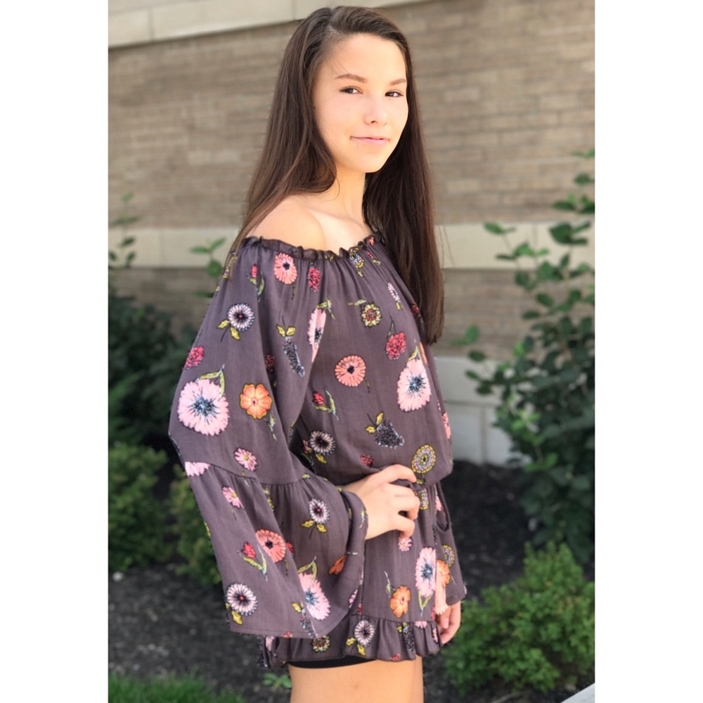 Floral Off Shoulder 2 Piece Short Set. - Picture 3 of 6