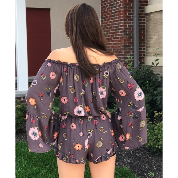 Floral Off Shoulder 2 Piece Short Set. - Picture 4 of 6
