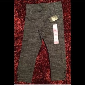 CALVIN KLEIN Yoga Capri Leggings sz S Retails $49