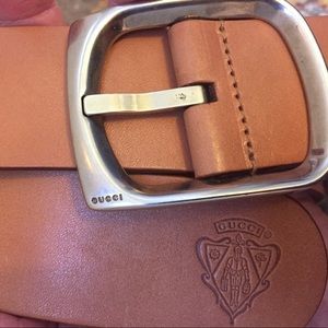 Light brown Gucci belt with silver buckle