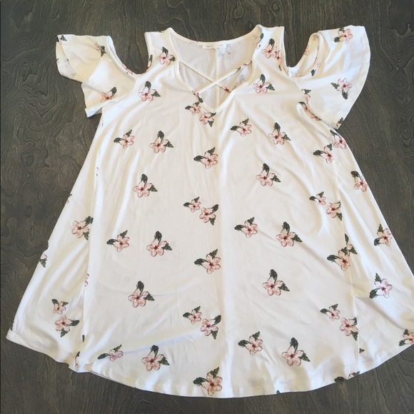 reb & j 220 Tops - Cold shoulder tee
