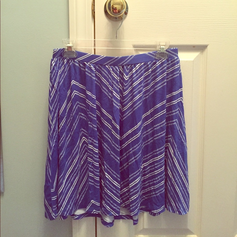 Old Navy blue and white skirt
