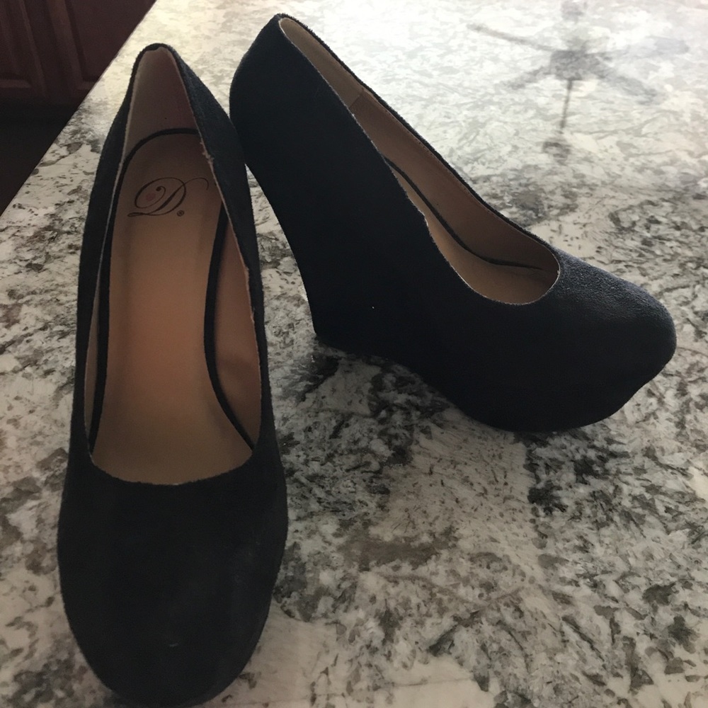 Black wedge heels