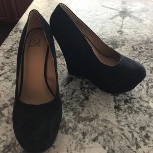 Black wedge heels