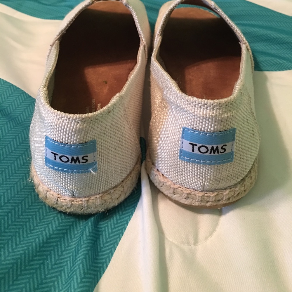 Toms