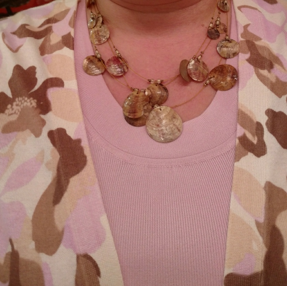 Avenue Shell Necklace  💟💞 REDUCED💖