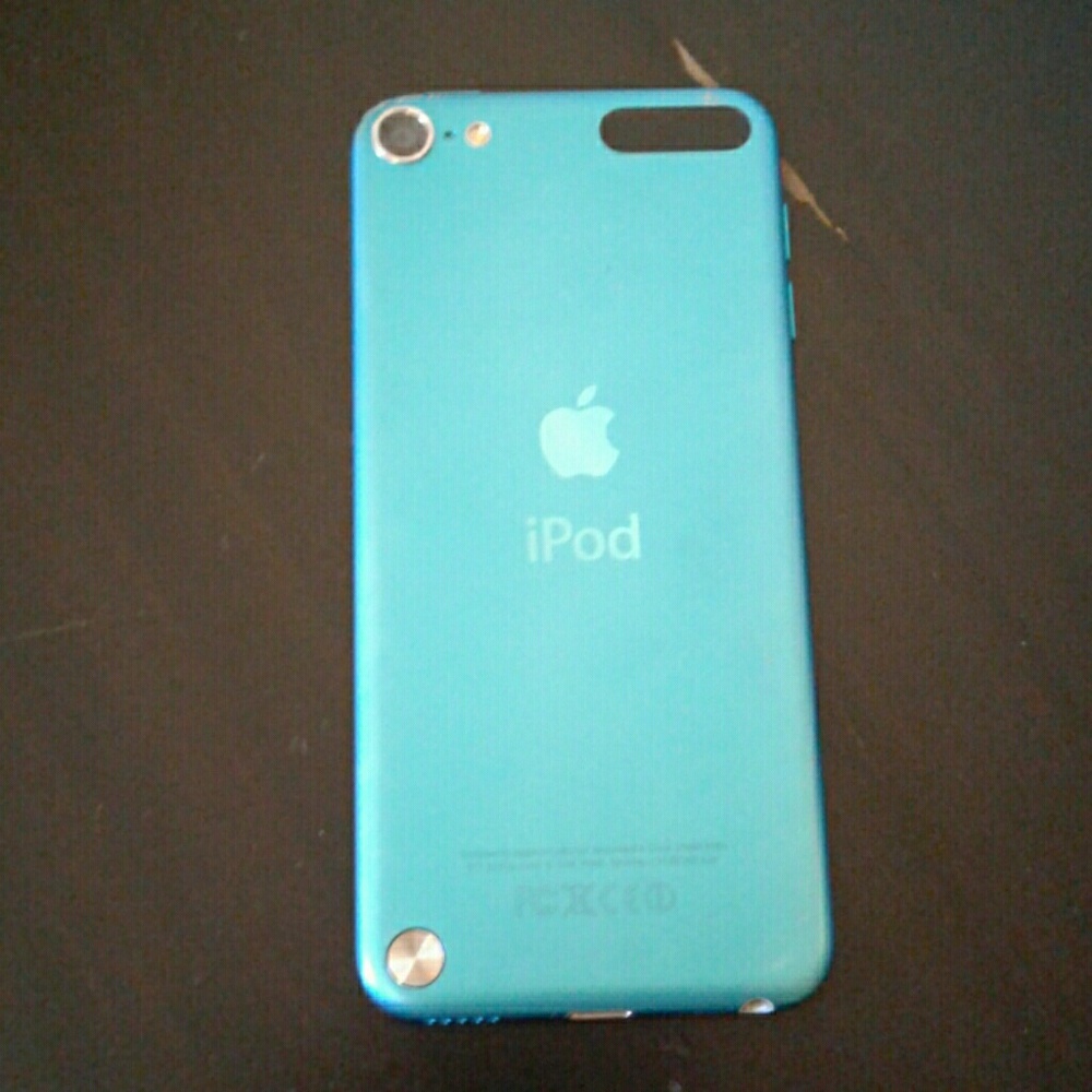 Blue ipod touch 5th generation