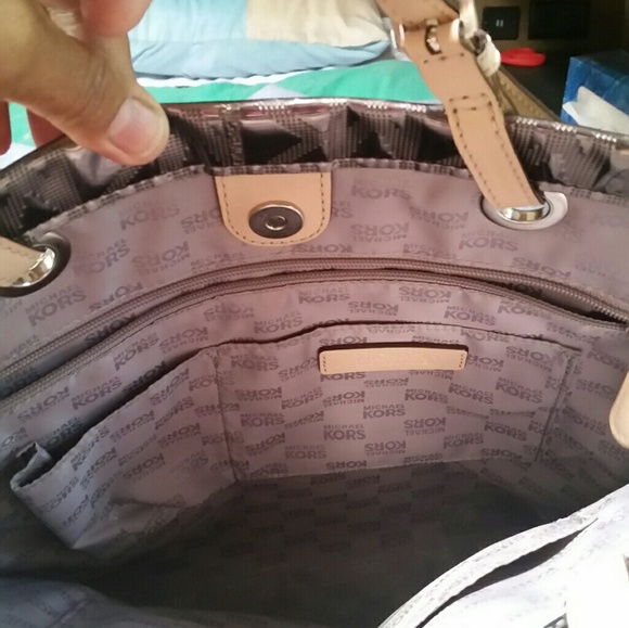 Authentic Michael Kors Purse - Picture 2 of 5