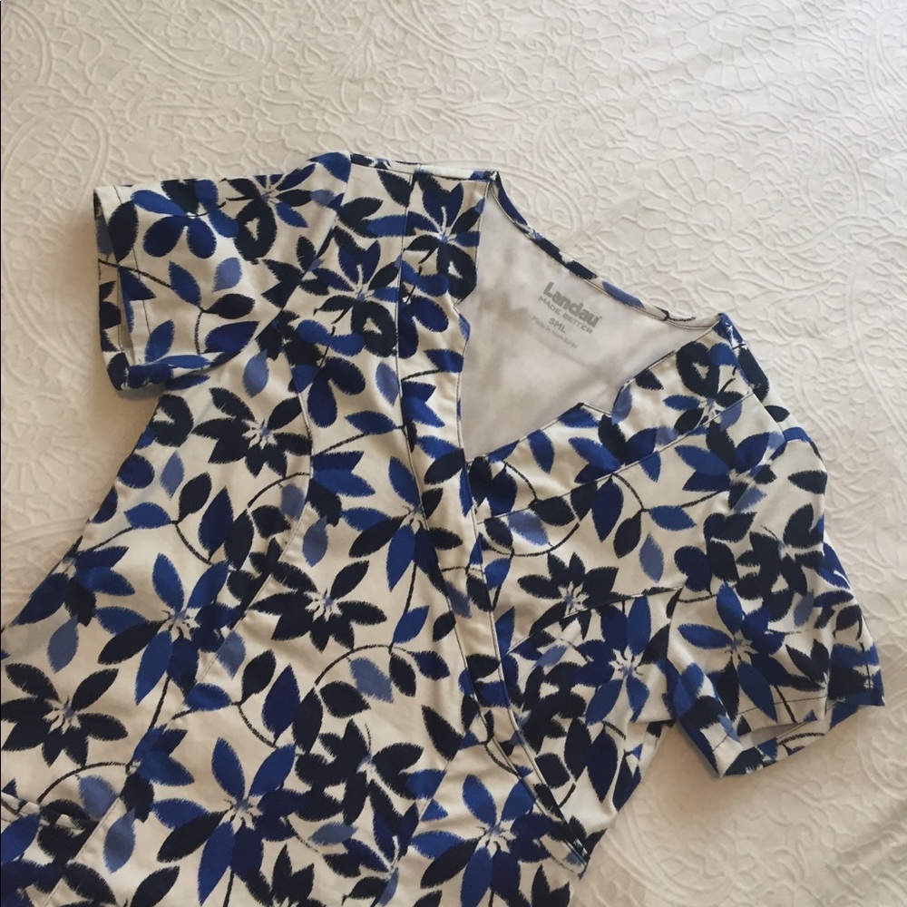 XS/S Landau scrub top