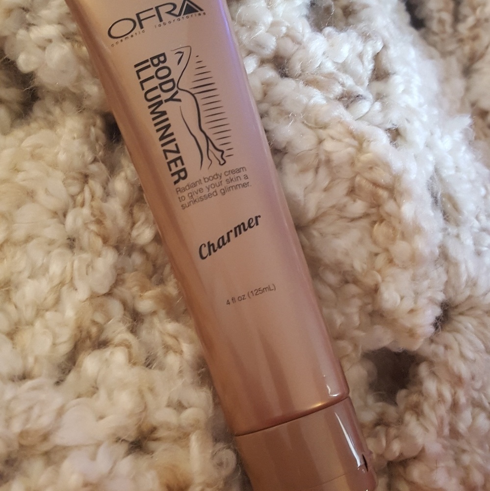 Ofra Charmer Body Illuminizer