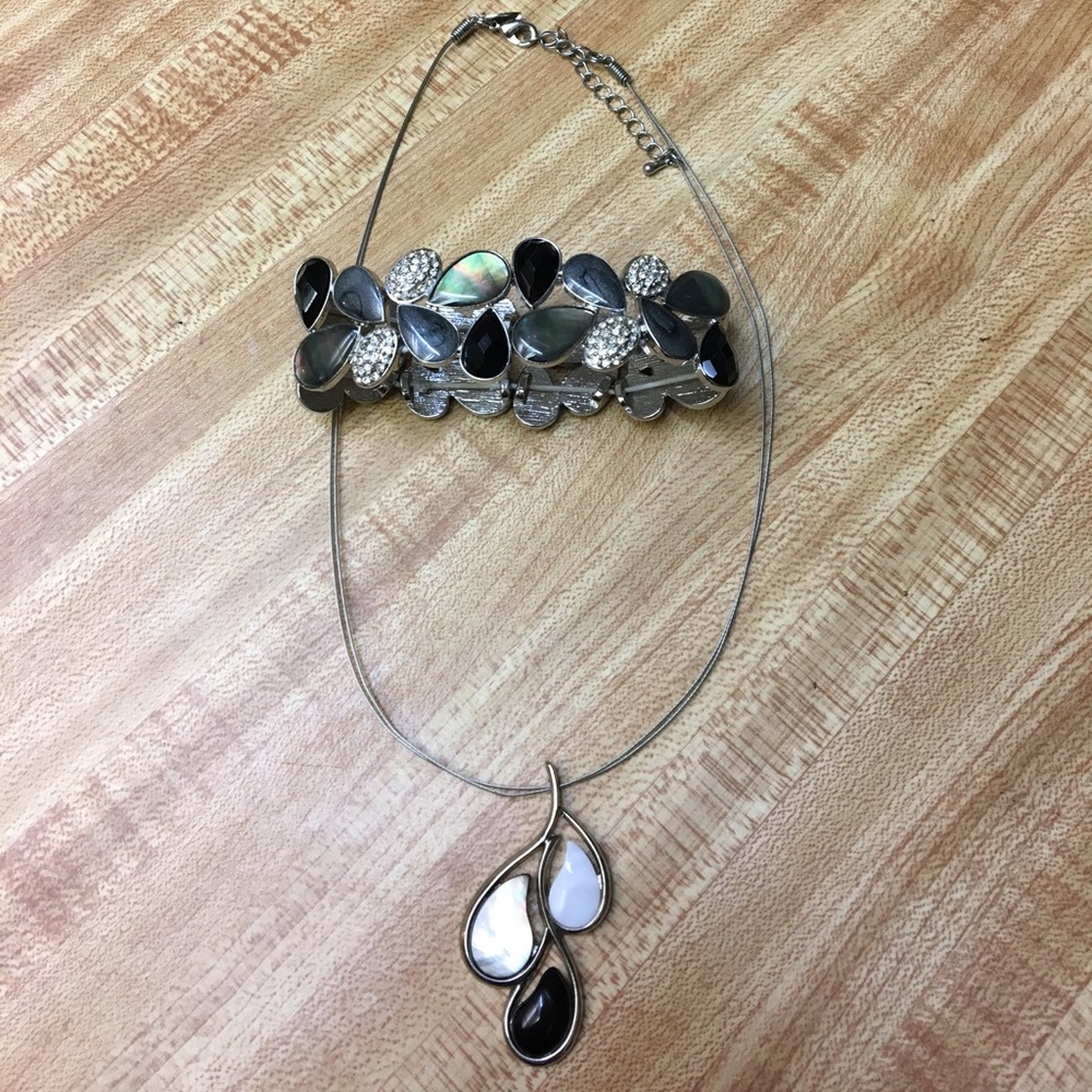 **PRICE DROP!!** Lia Sophia bracelet & necklace