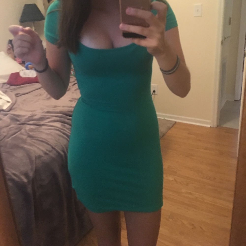 Green bodycon dress