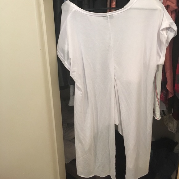 White tshirt - Picture 2 of 2