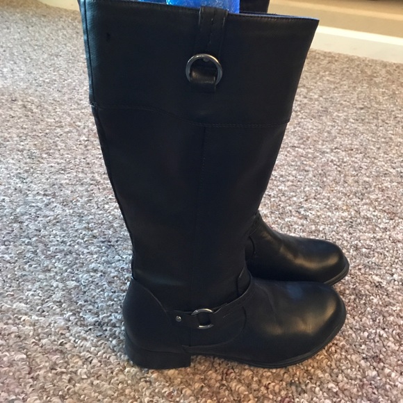 Boots - Picture 2 of 3