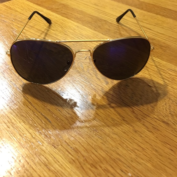 Blue tinted sunglasses - Picture 2 of 3