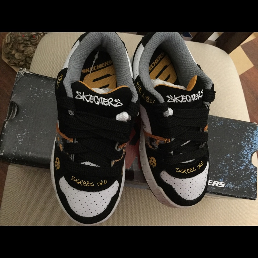 Sketchers sneakers size 13 new