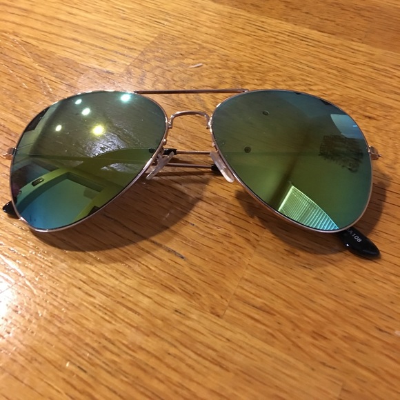 Yellow/green tinted sunglasses - Picture 1 of 3