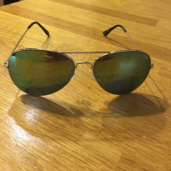 Yellow/green tinted sunglasses - Picture 2 of 3