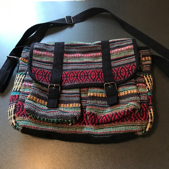 Forever 21 Handbags - Forever 21 Messenger Bag