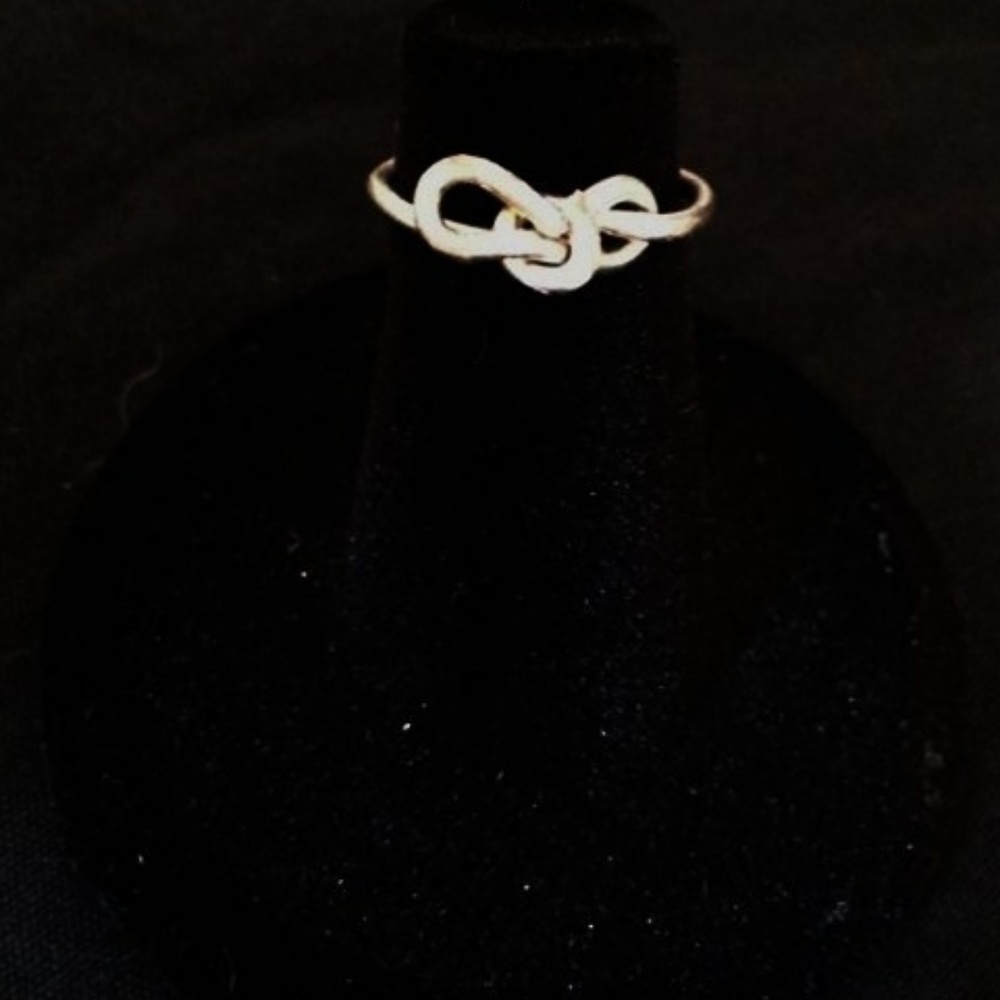 Bow-Tie Knotted Ring