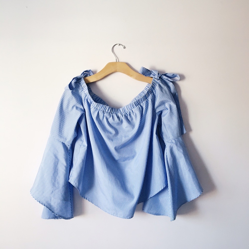 F ❌SOLD ON MERC❌ orever21 bell sleeve top