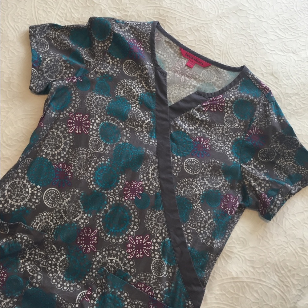 Jewel tone printed scrub top M