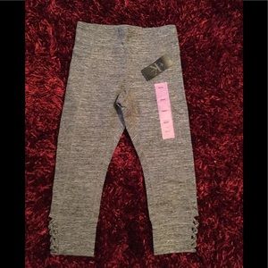 NWT Women's CALVIN KLEIN  Yoga Capri Leggings