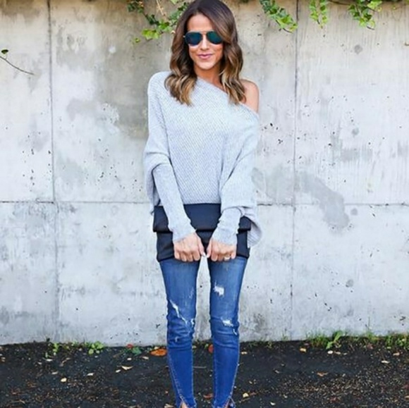 Tops - 🎉24 HR sale Gray off the shoulder knit top