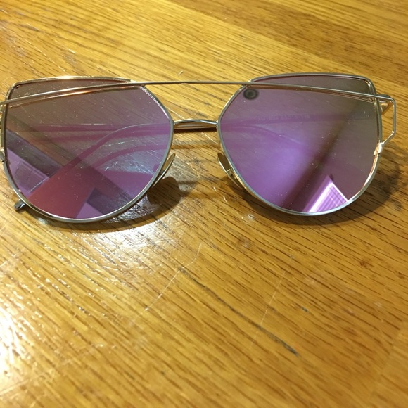Pink tinted sunglasses - Picture 1 of 3