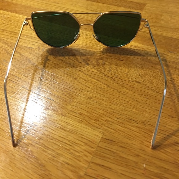 Pink tinted sunglasses - Picture 3 of 3