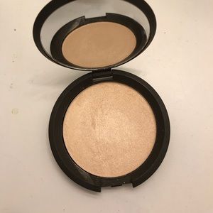 Becca highlighter moonstone
