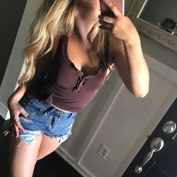 LAST// Perfect Burgundy Henley - Picture 4 of 8