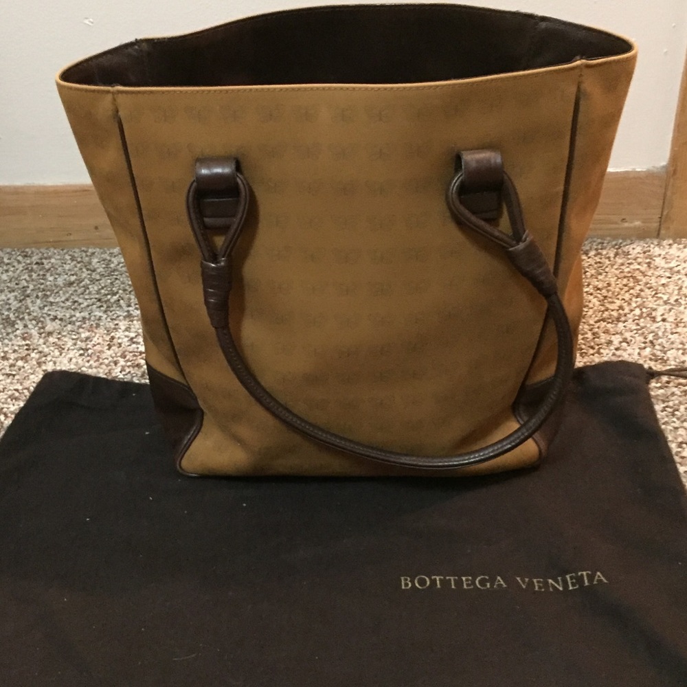 BOTTEGA VENETA Brown Bucket Handbag - AUTHENTIC
