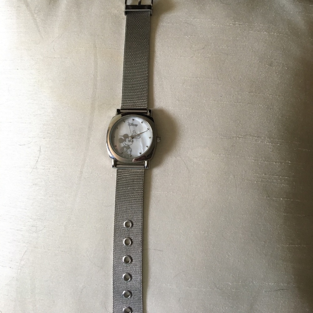 Disney watch - - Picture 2 of 4