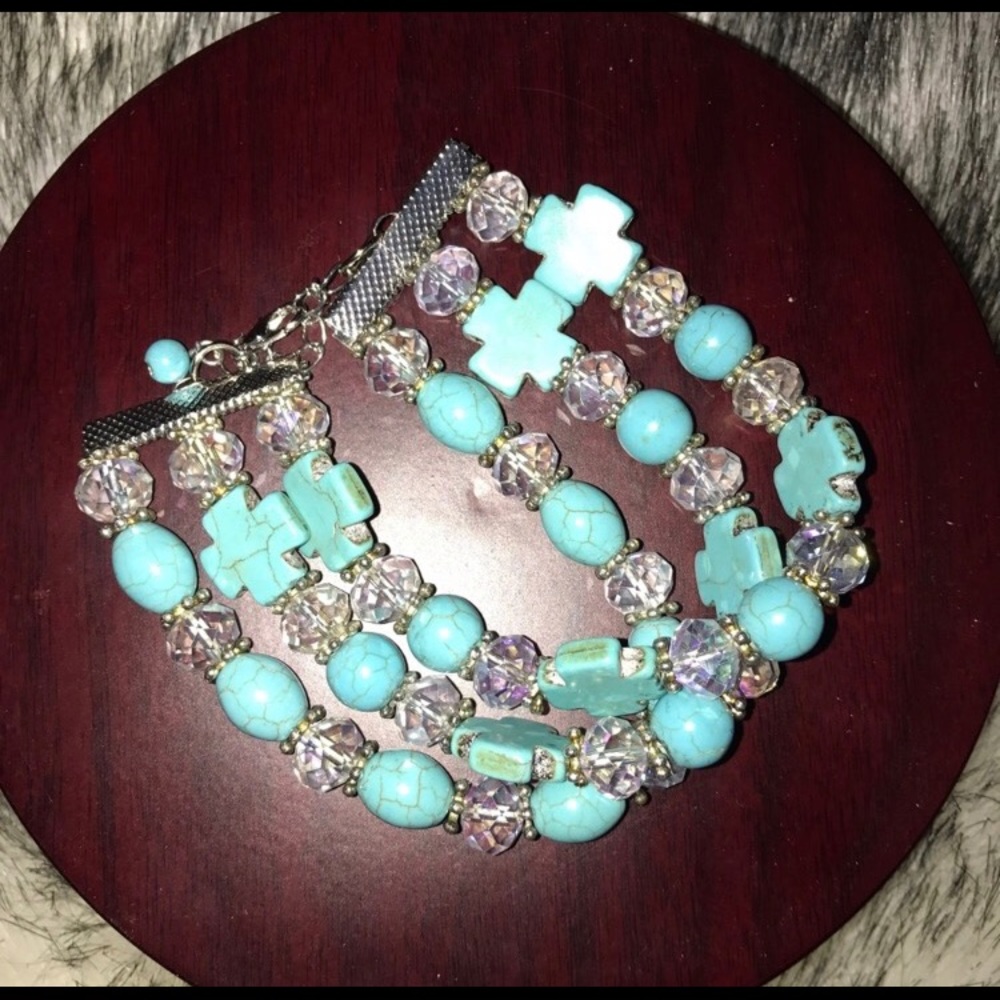 3/$18 🐾 Turquoise Cross Beads Bracelet - Picture 1 of 2