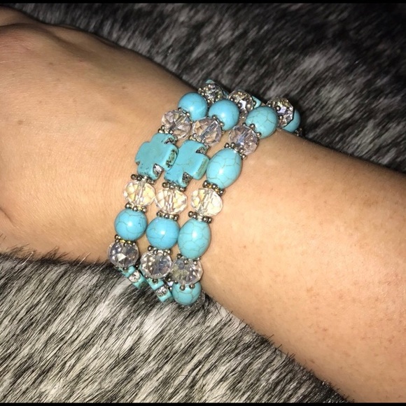 3/$18 🐾 Turquoise Cross Beads Bracelet - Picture 2 of 2
