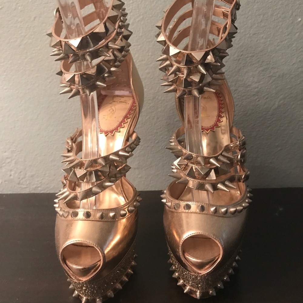 Louboutin isolde - worn 2x - size 39 - SOLD