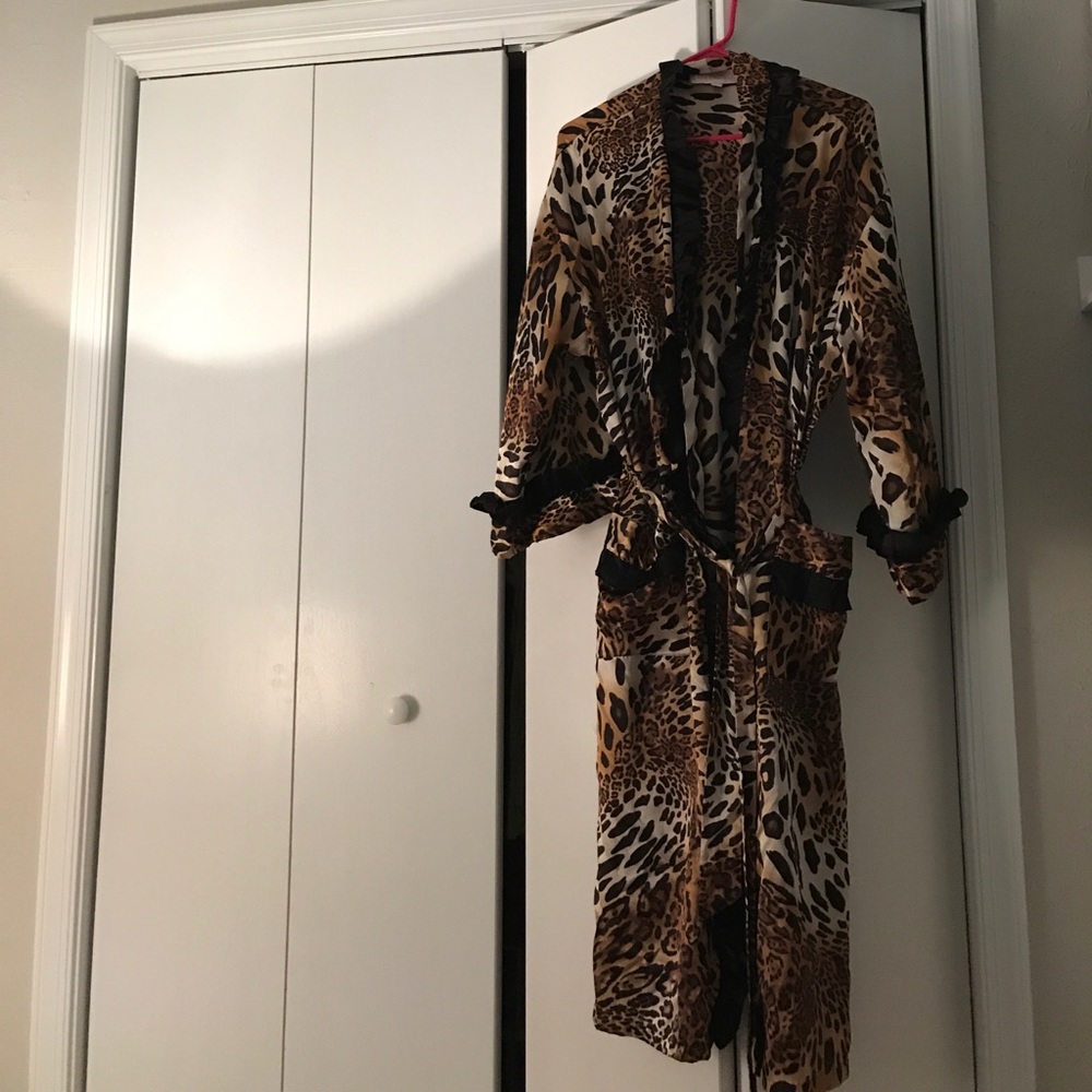 Super cute  leopard print bath robe