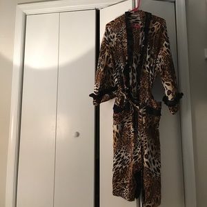 Super cute  leopard print bath robe