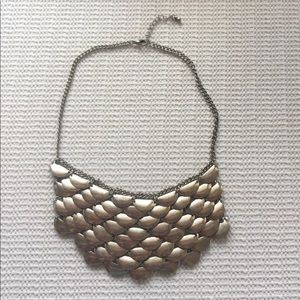 EUC metal scalloped necklace