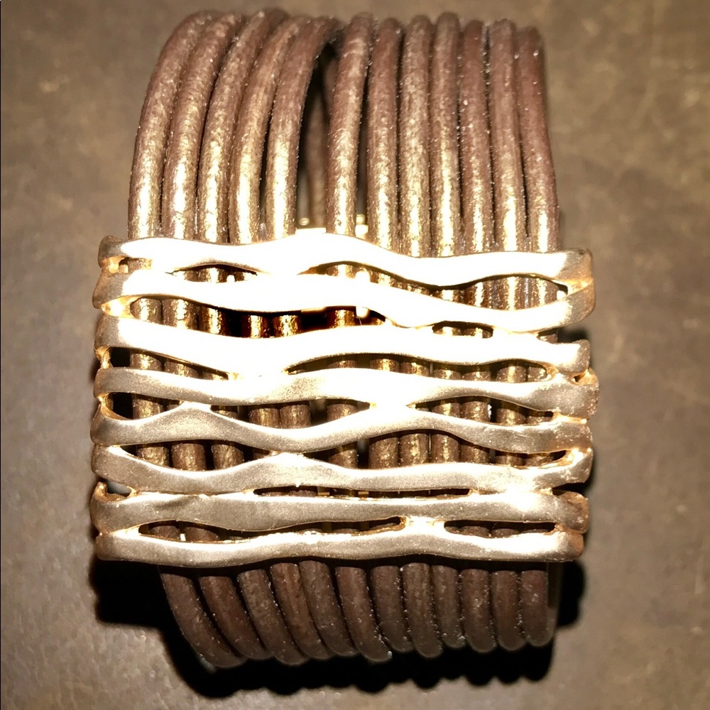 HP#1 😃LEATHER AND GOLD TONE METAL CUFF BRACELET!!