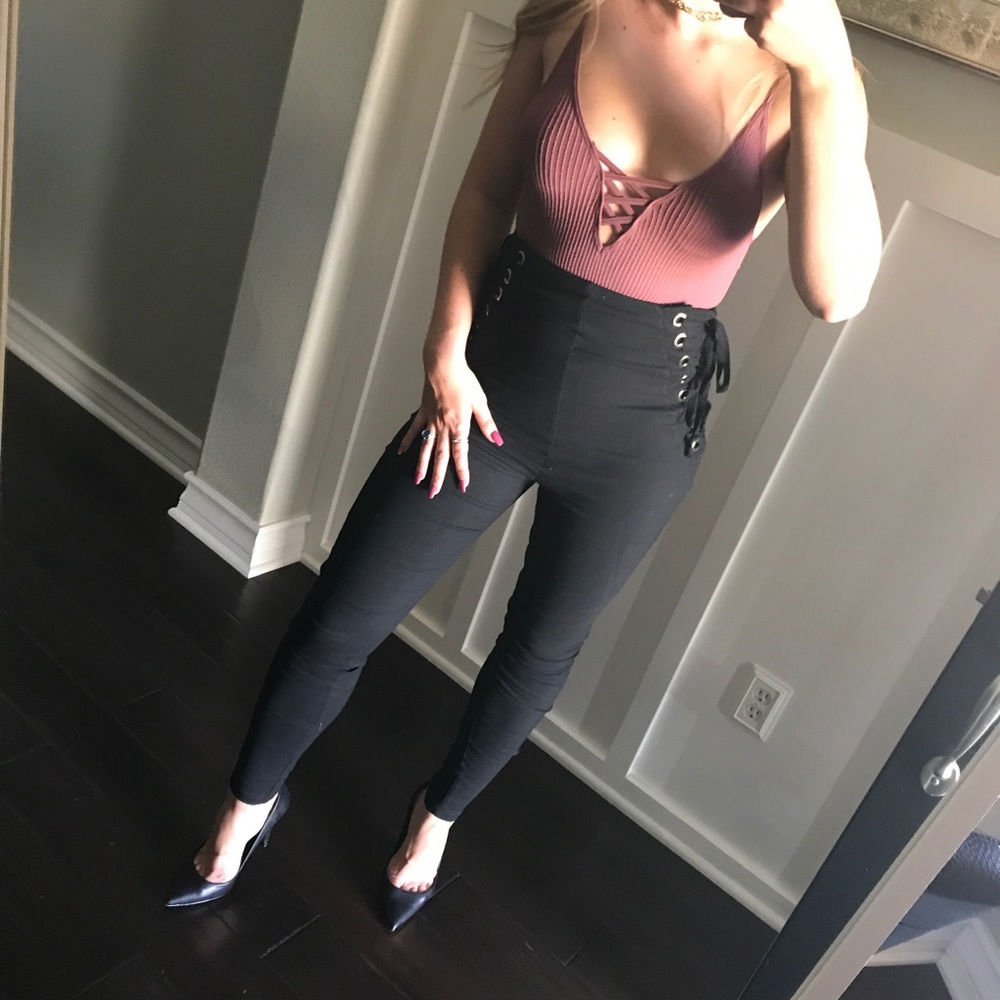 SALE⭐️LAST1•Mauve Criss Cross Bodysuit - Picture 6 of 8