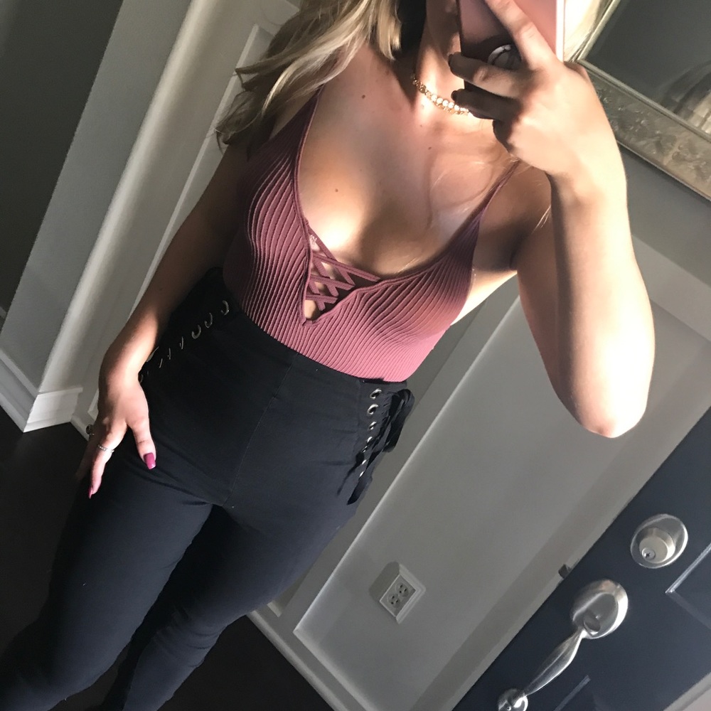 SALE⭐️LAST1•Mauve Criss Cross Bodysuit - Picture 7 of 8