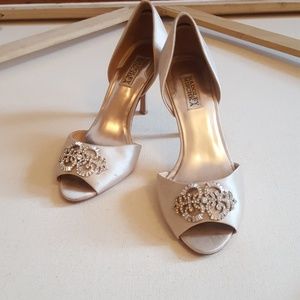 Badgley Mischka Salsa pump, satin