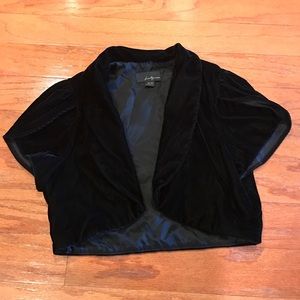 Cropped velvet jacket. Like New. Size Medium Jrs.