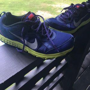 Size 12 men's Nike sneakers