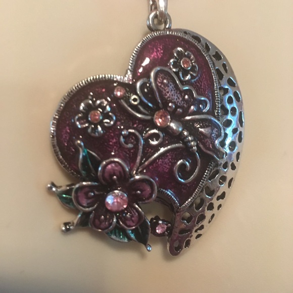 butterfly and a heart on a flower pendant - Picture 2 of 3
