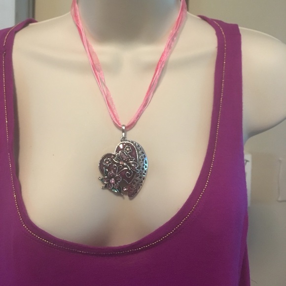 butterfly and a heart on a flower pendant - Picture 3 of 3