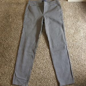NWOT Old Navy Mid-Rise Pixie